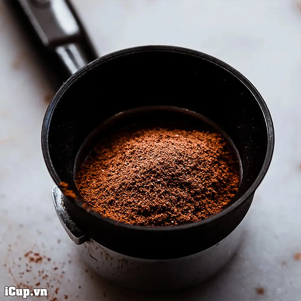 Vòng đong cà phê của ROK giúp việc hứng bột vào Portafilter dễ dàng hơn Vòng đong cà phê của ROK giúp việc hứng bột vào Portafilter dễ dàng hơn