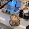 Cốc cà phê Latte pha bởi máy Milesto EM19-M4