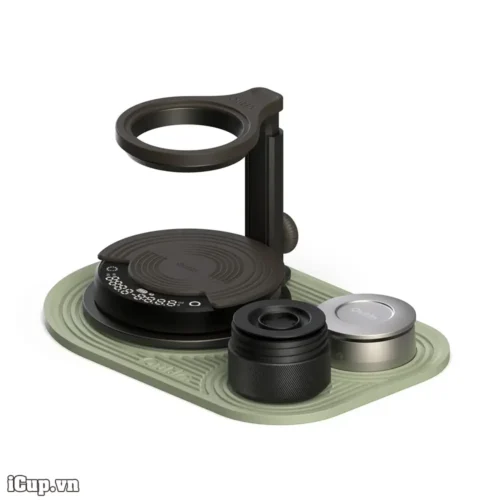 Giá đỡ máy pha outin, cân điện tử và rổ lọc 18g khi đặt lên thảm lót silicone outin