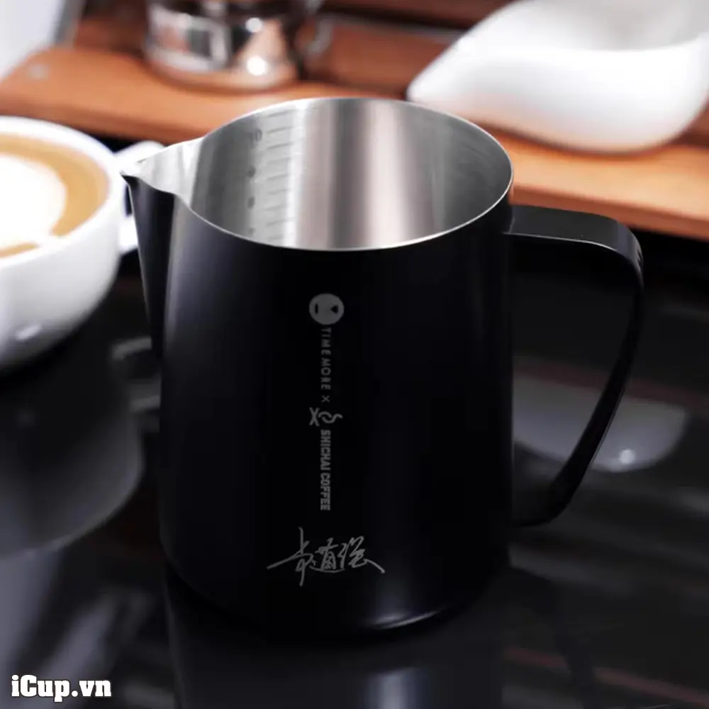 Ca đánh sữa pha latte Timemore Rosetta 700ml. màu đen